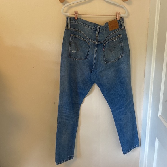 Levis distressed jeans - size 32 never worn - Picture 2 of 8